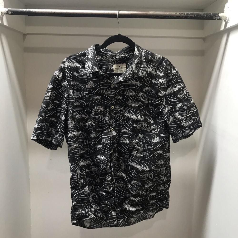 American Eagle Button Up